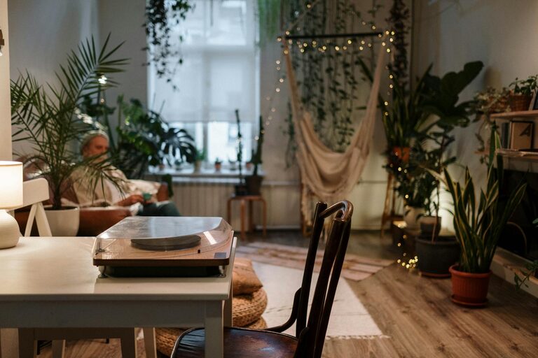 Simple Ways to Create a Cozy and Inviting Home Atmosphere